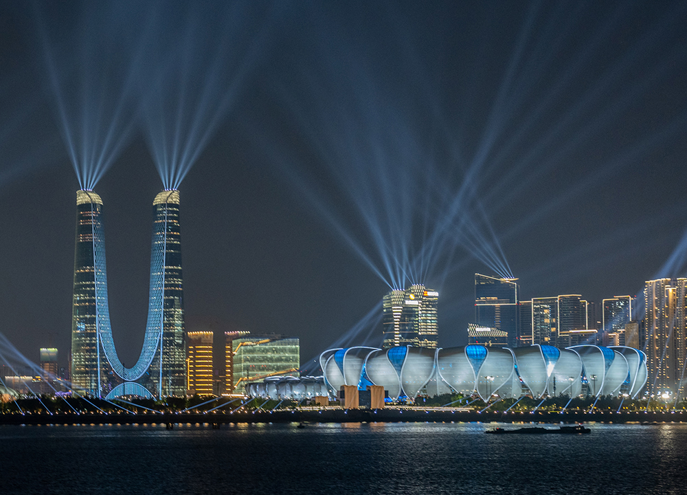 全民迎亚运会！晶泓LED透明屏闪耀杭州亚运村，点亮无限精彩！