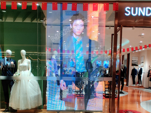 圣得西服装连锁店透明LED显示屏项目