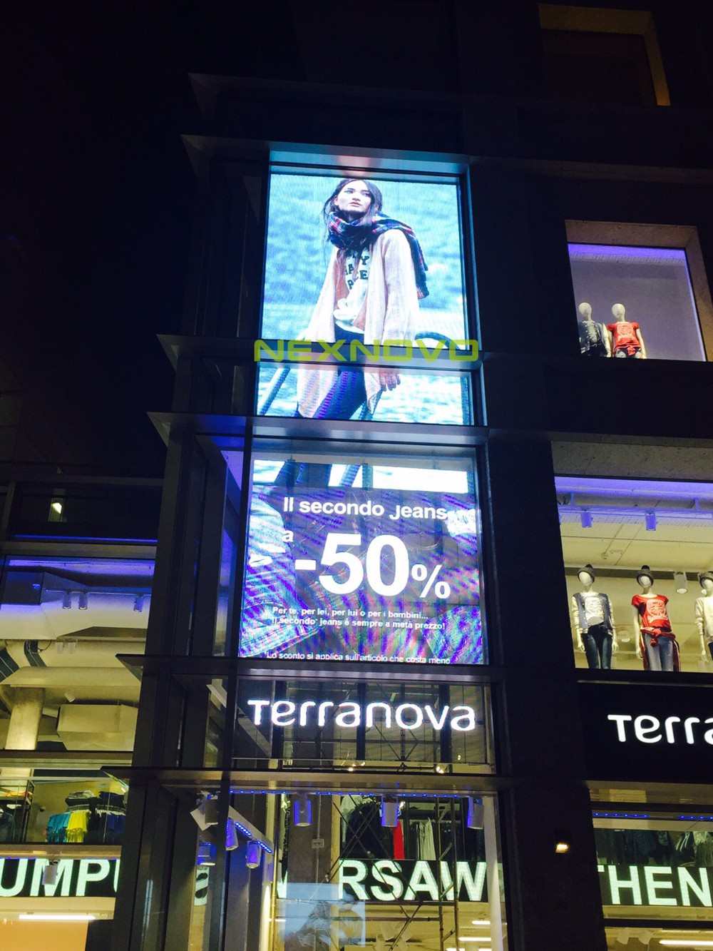 意大利Terranova及Calliope品牌旗舰店透明LED显示屏项目(图1)