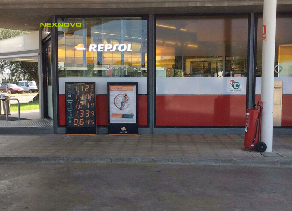 巴塞罗那-雷普索尔加油站透明LED显示屏项目(图3)
