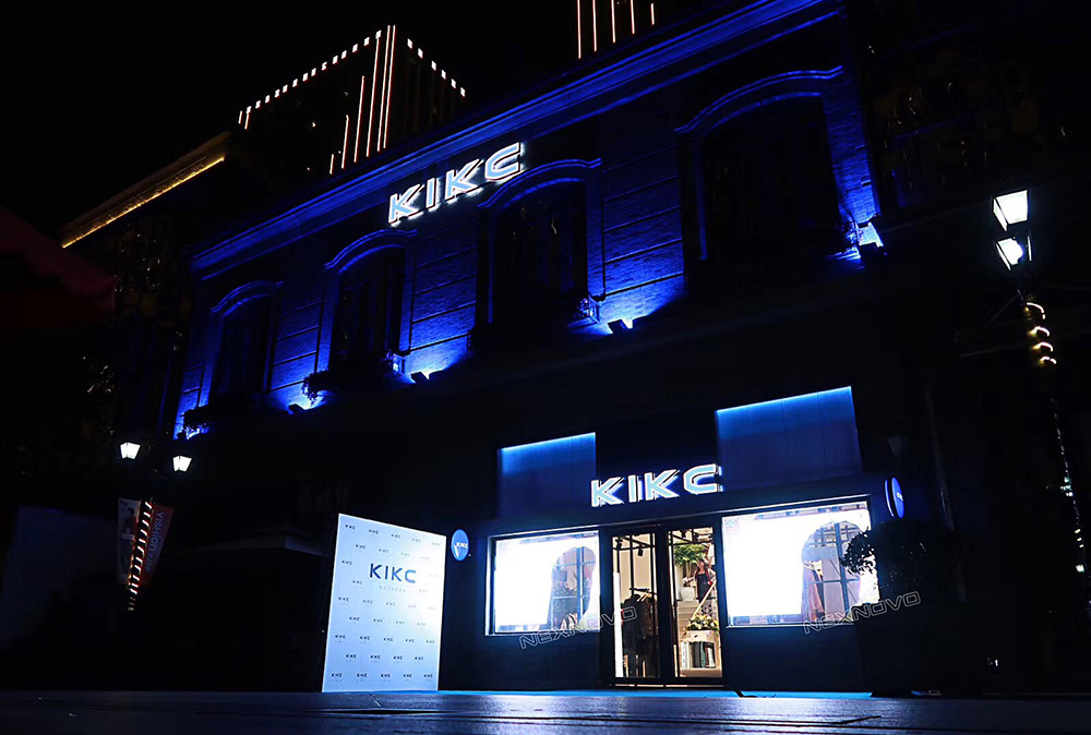 武汉KIKC服装店透明LED显示屏项目(图1)
