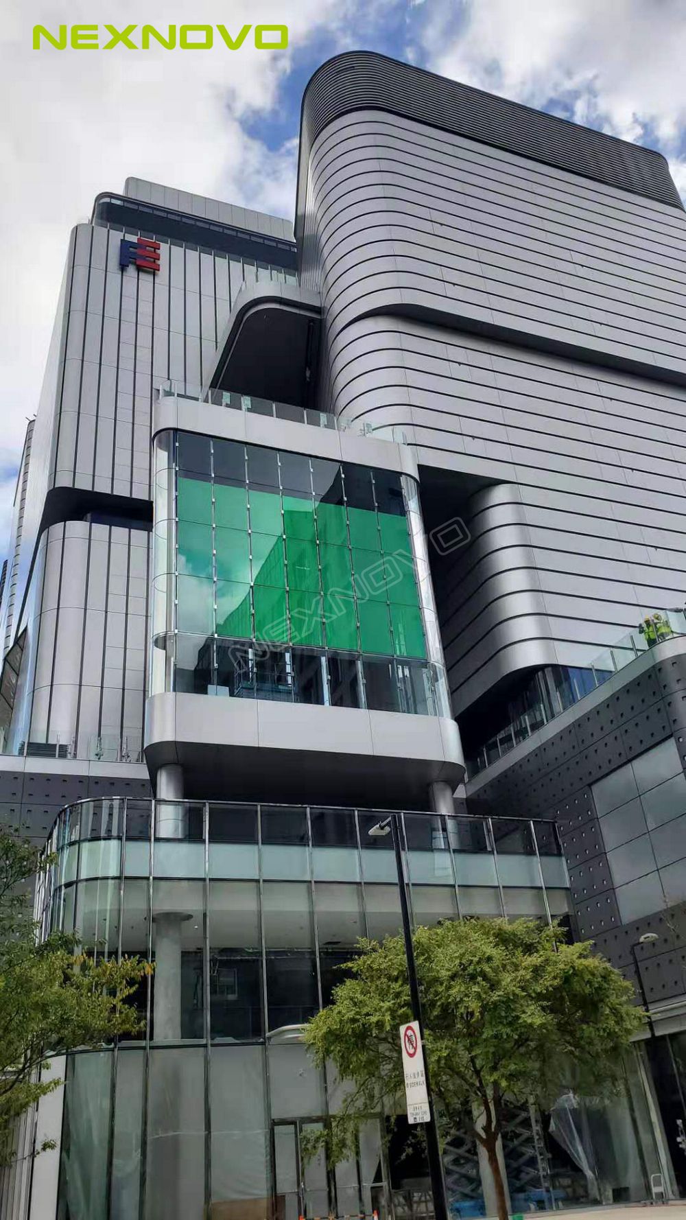 台湾台北市远东百货玻璃幕墙LED玻璃显示屏项目(图3)