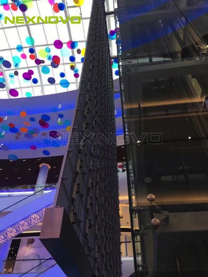 俄罗斯商场电梯透明LED显示屏(图4)