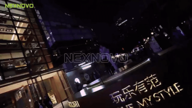 晶泓科技-上海新天地南里透明屏