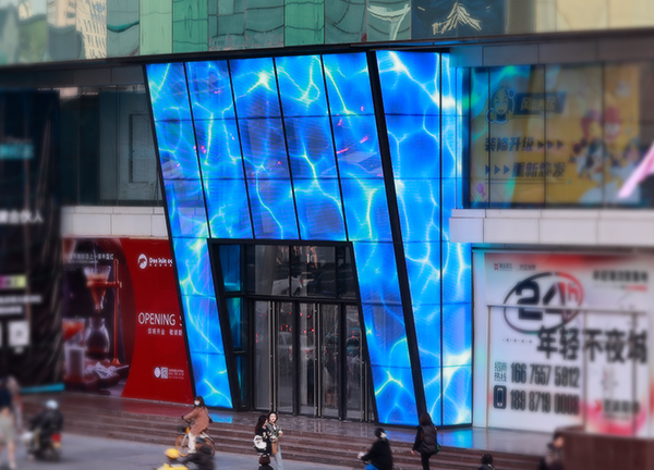 漂亮的入口设计，晶泓LED光电玻璃重塑天津商业地标——吉利大厦