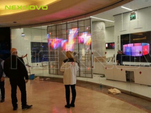 以色列Poalim Digital 银行玻璃LED显示屏项目