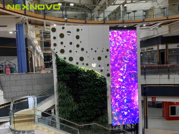 卢森堡商业中心透明LED电梯屏