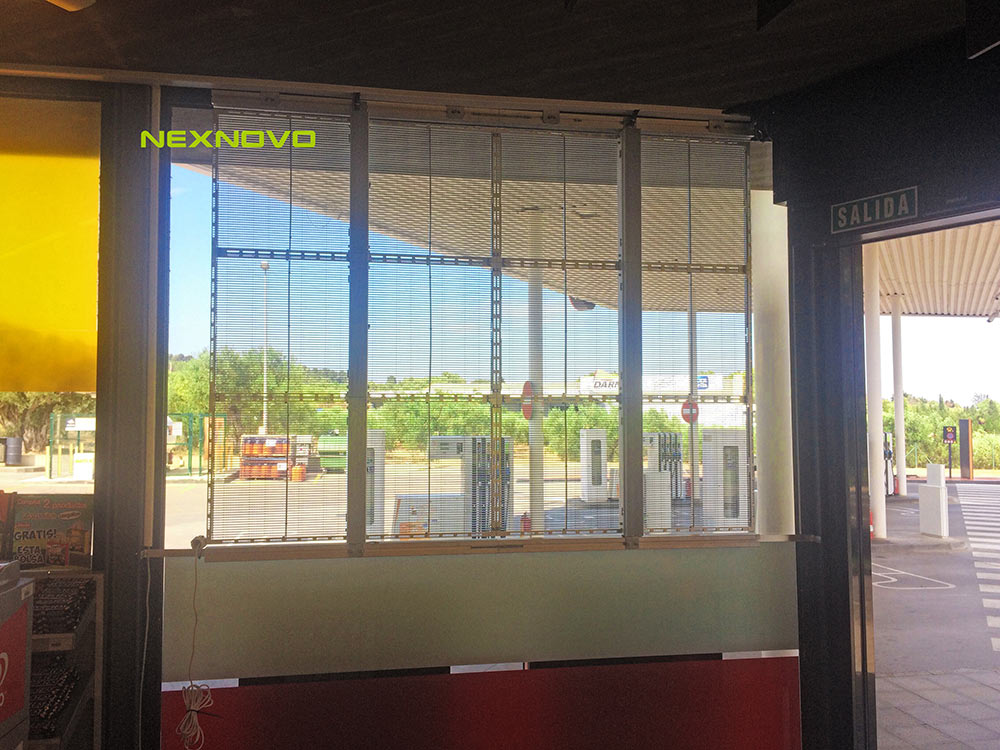 巴塞罗那-雷普索尔加油站透明LED显示屏项目(图1)