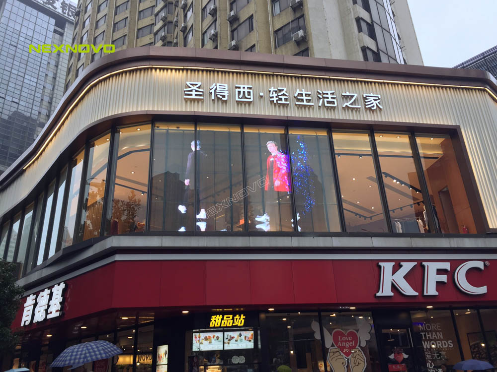 圣得西品牌服饰店透明LED显示屏项目(图2)