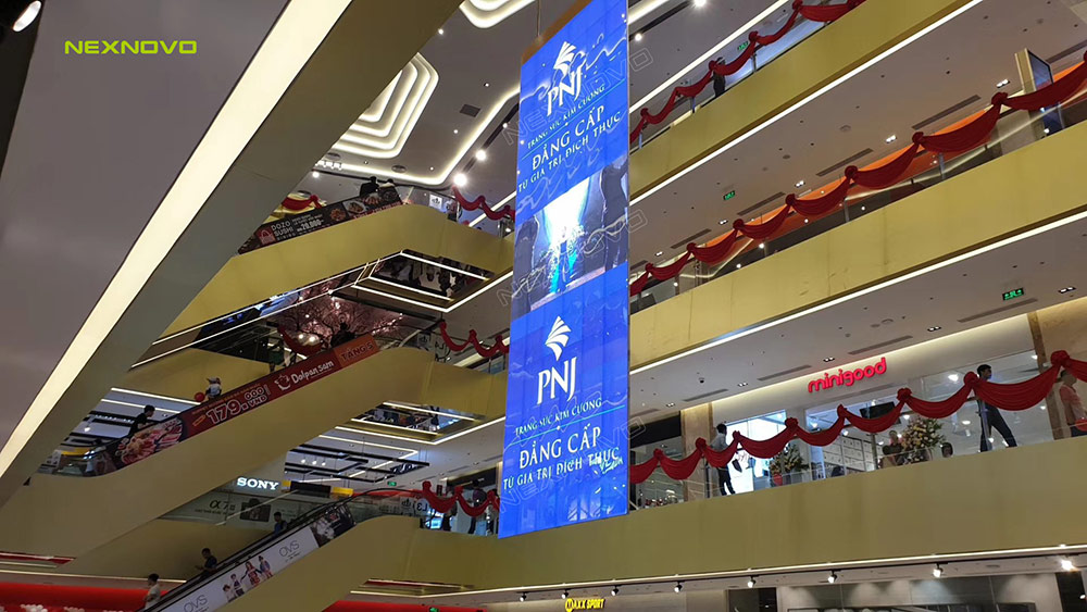 越南 Vincom 购物中心透明LED显示屏项目(图2)