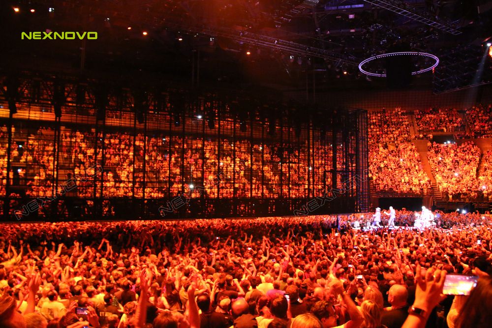 世界顶级摇滚乐队U2巡回演唱会透明LED显示屏项目(图2)
